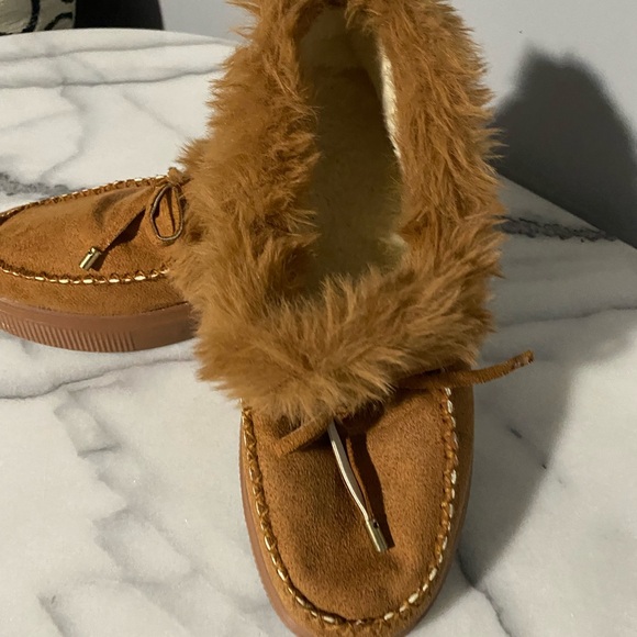 Shoes - New Cozy Tan Moccasin Slippers